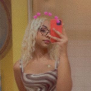 Meet your Posher, Aziza